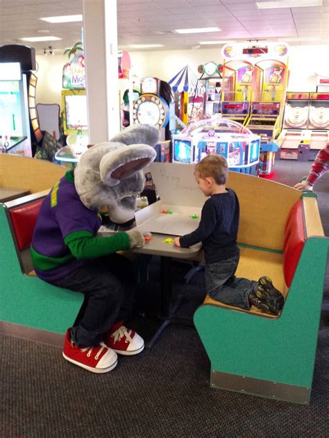 Chuck E Cheeses Restaurant 1611 W Mcgalliard Rd Muncie In 47302