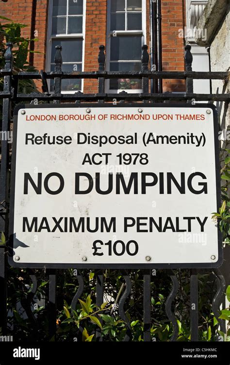 London Borough Of Richmond Upon Thames No Dumping Notice Warning Of £