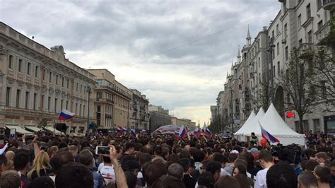 Thousands Take To Moscow Streets Hundreds Detained