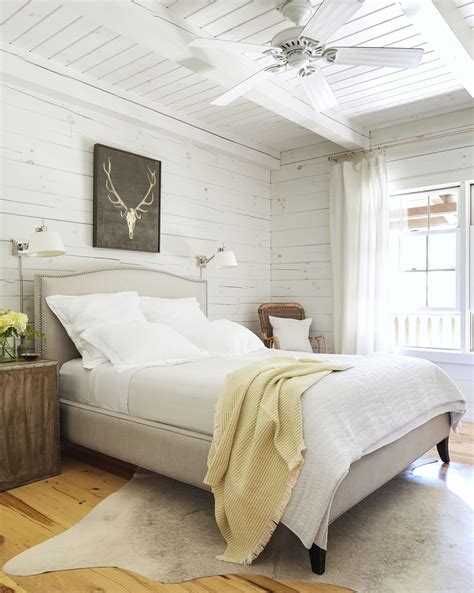 Hang art the painting adds another visual dimension and keeps the room from looking like a catalog. 21+ Enchanting Boring Bedroom Makeover That You Can Do ...