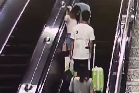 Are You Crazy Brave Woman Grabbed On Escalator Slaps Attacker In Face Before Dragging Him Off