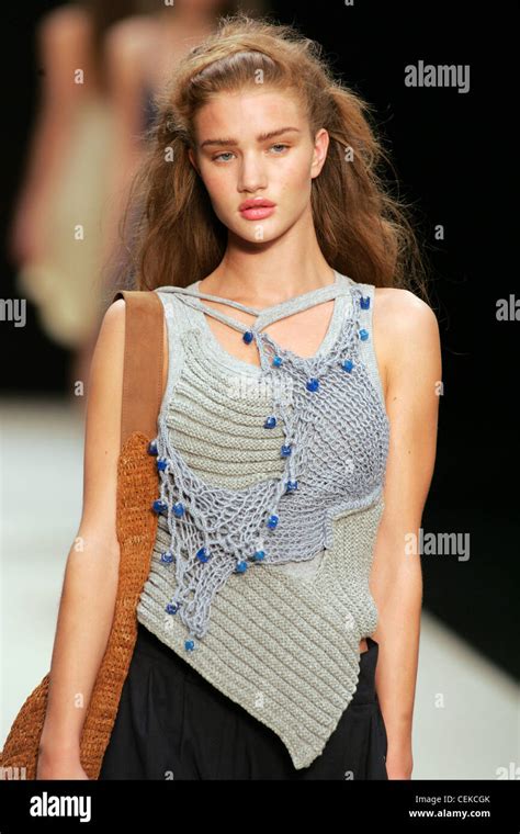 Bora Aksu London Ready To Wear S S Russian Model Natalia Vodianova In Sleeveless Knitwear Stock