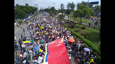 El cacerolazo en cali se reportó por toda la ciudad, los en redes sociales se están compartiendo videos desde varias partes de cali que muestra el apoyo al paro nacional con un cacerolazo. Las imágenes de la masiva marcha por paro nacional en Cali ...