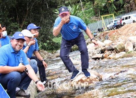 Sebelum menjadi menteri besar, beliau adalah seorang guru agama yang aktif. PAHANG KOMITED PULIHKAN KAWASAN DITEROKAI SECARA HARAM DI ...