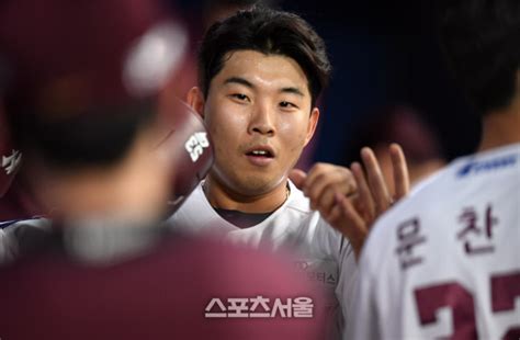Jun 14, 2021 · 연예. '송우현 결승타' 키움, KT 6-4로 제압..2연승 질주