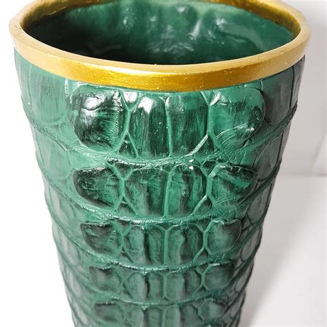 Vaso Cilíndrico Textura Croco Verde Detalhe Dourado G Place Home