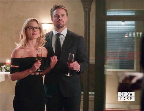 Oliver Queen And Felicity Smoak In Crisis Of Earth X Arrow Oliver And Felicity Oliver And