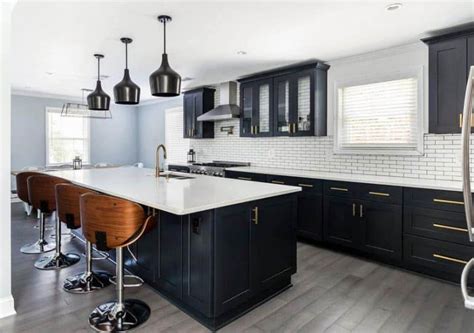 Create a grocery shopping list or simply say i love you to any family member who happens to be the next person to open the door. 30 Black and White Kitchen Design Ideas | Small kitchen ...