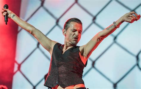 Photos Depeche Mode Lights Up Tinley Park