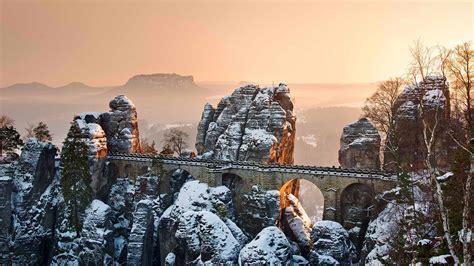 易北河上的巴斯泰桥，德国撒克逊瑞士国家公园 © Reinhard Schmidestock Photo 必应每日高清壁纸 精彩