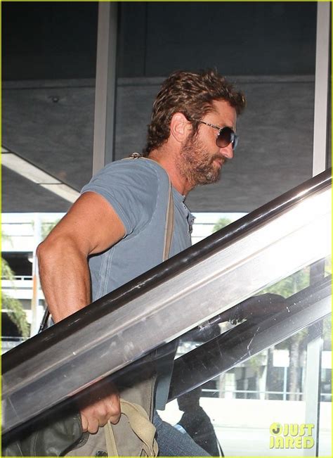 Gerard Butler His Mystery Brunette Gal Pal Fly Out Together Gerard Butler Makes An Entrance