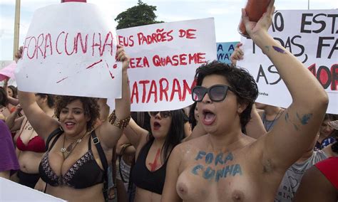 Marcha das Vadias leva pauta feminista à Orla de Copacabana Jornal O Globo