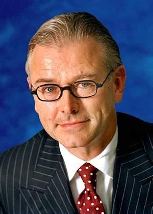 Allianz bought dresdner bank in 2001—a deal designed to marry banking, investment banking and insurance. Dresdner Bank: Wechsel im Vorstand der Allianz-Tochter ...