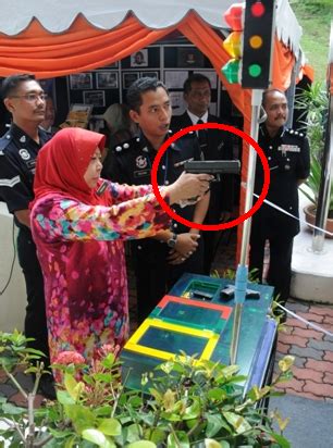 The research division or malaysian external intelligence organisation is part of malaysia's national security covert intelligence agency. Was this gun-wielding mak cik Najib's top secret ...