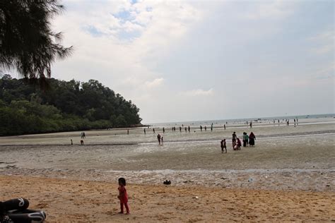 Pantai ni kedudukan di teluk dan pantainya agak kecil. Muhammad Qul Amirul Hakim: Pantai Tanjung Biru, Port ...