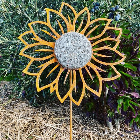 Detailed Sunflower Metal Garden Art 35cm Diameter 1 Metre Tall