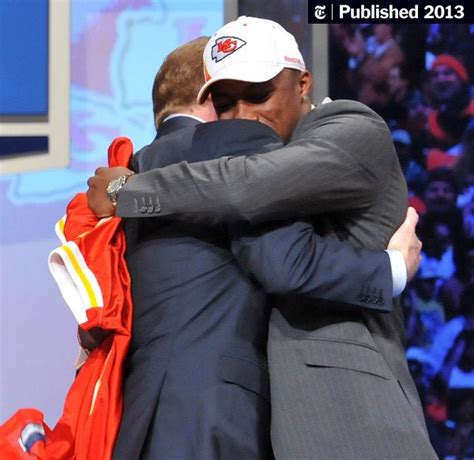Hugging It Out At The Nfl Draft The New York Times