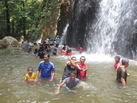 Ya, jam gadang adalah nama sebuah menara jam yang terletak di pusat kota bukittinggi provinsi sumatera barat. MeNarA KehiDupaN: Keindahan Air Terjun Sungai Pisang