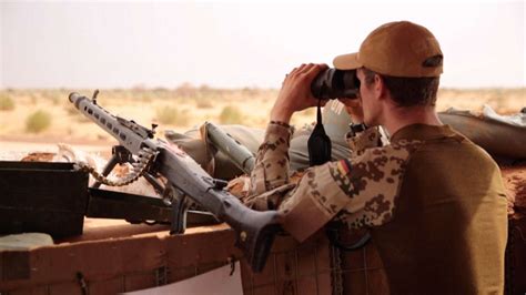 Angreifer haben am freitag im westafrikanischen mali. BILD im Bundeswehr-Lager in Mali: Deutsche Soldaten im ...
