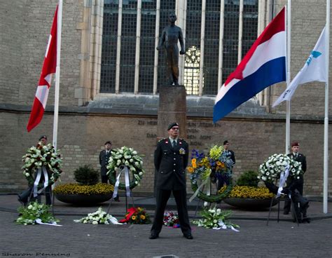 Remembrance of the dead (dutch: Dodenherdenking 2020 in Deventer - indebuurt Deventer