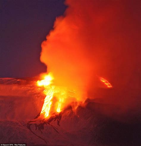 Eiffel Towers Of Etna Stunning Pictures Show Lava Trails Recreating