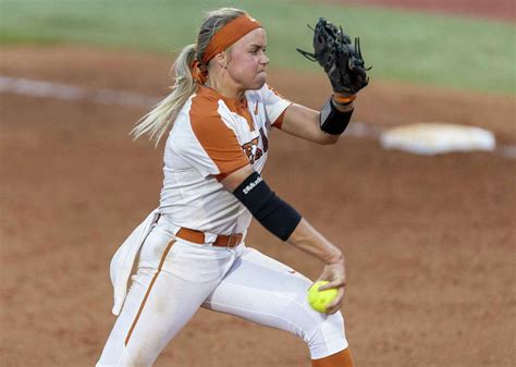 Texas Senior Softball Star Miranda Elish Opts Out Of 2021 Season