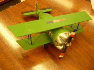 Este album de como hacer un avion con material reciclado con 12 fotos e imágenes no tiene descripción. Ideas de juguetes con material reciclado