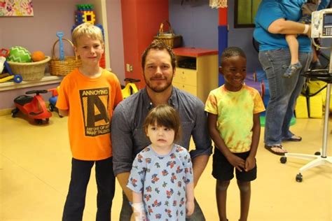 Photos, family details, video, latest news 2021 on zoomboola. Chris Pratt posa con i bambini al Lake Children's Hospital: 404727 - Movieplayer.it