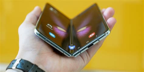 How Do Foldable Smartphone Screens Actually Work