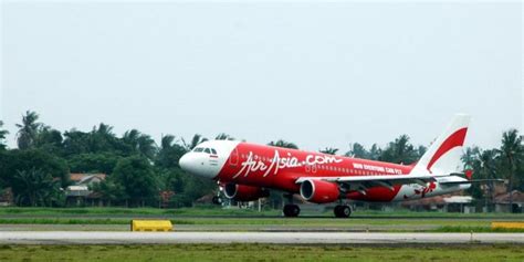 Airasia indonesia regrets to confirm that flight qz8501 from surabaya to singapore has lost contact with air traffic control at 07:24hrs this morning, airasia said. Inilah Nama-Nama Penumpang Air Asia QZ 8501 ...