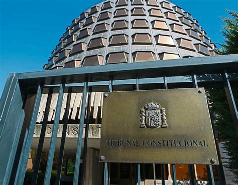 El tribunal constitucional es independiente de los demás órganos constitucionales y está sometido sólo a la constitución y a su ley orgánica 2/1979, de 3 de octubre (boe 5.10). Munilla: «Valoramos a los mayores más que nunca y, tras el ...