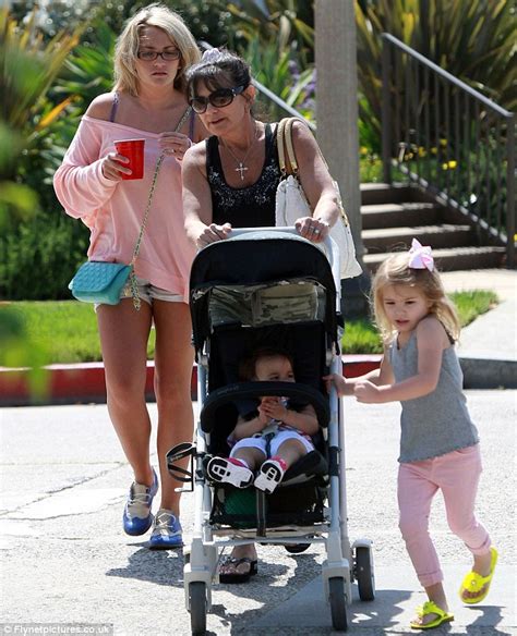 Jamie Lynn Spearss Daughter Maddie Joins Mom And Grandma Spears On A