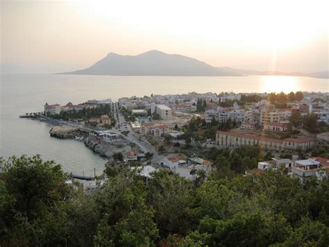It is separated from boeotia in mainland greece by the narrow euripus strait at its narrowest point).1. Pure rust | I love Griekenland - 100 blogspots