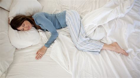 Beneficios De Dormir Con Una Almohada Entre Las Piernas Cadena Dial