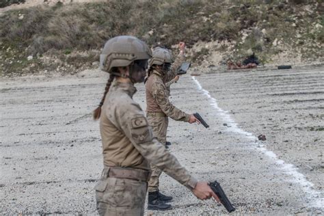 İşte Türkiyenin Ilk Kadın Jandarma Komando Astsubayları