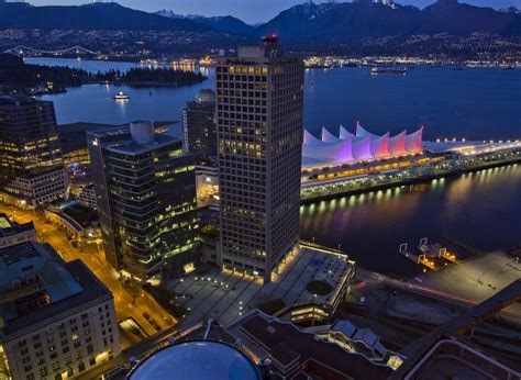 18 Photos That Prove You Really Must Visit Vancouver At Night