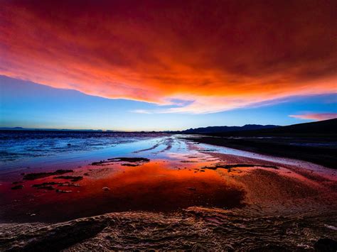 Beta the interactive night sky map simulates the sky above salar de uyuni on a date of your choice. Sun setting on Salar de Uyuni Bolivia | Smithsonian Photo ...