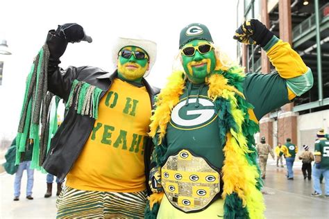 Best Dressed Fans Nfl Divisional Playoffs Green Bay Packers Fans Packers Fan Nfl Fans