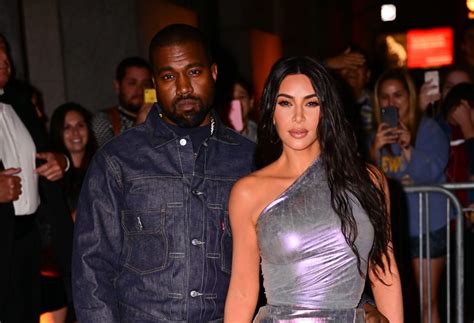 Kim kardashian'ın mahkemeye boşanma başvurusunda bulunduğu öne sürüldü. Kim Kardashian Shuts Down Rumors That This Bizarre Viral ...