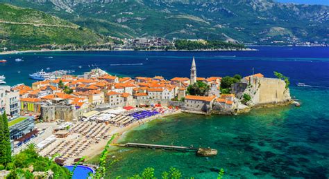 To the west of montenegro is the adriatic sea. De leukste badplaatsen in Montenegro - dé VakantieDiscounter