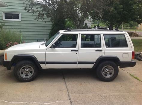 Choose the desired trim / style from the dropdown list to see the corresponding specs. Find used 1998 Jeep Cherokee Classic Sport Utility 4-Door ...