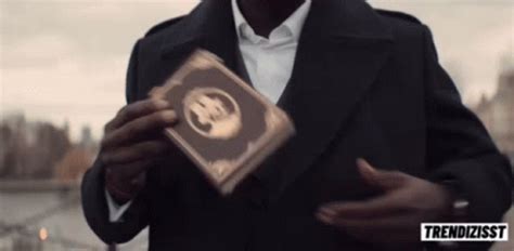 Lupin Omar Sy Lupin Omar Sy Book GIFs Entdecken Und Teilen