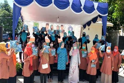 Sosialisasi Dan Launching Bank Sampah Rumah Hijau Serta Hidroponik