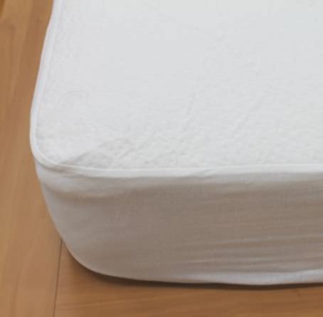 Firstly, it works on protecting your mattress underneath as you sleep. Waterproof Mattress Protector Coolmax - Long single