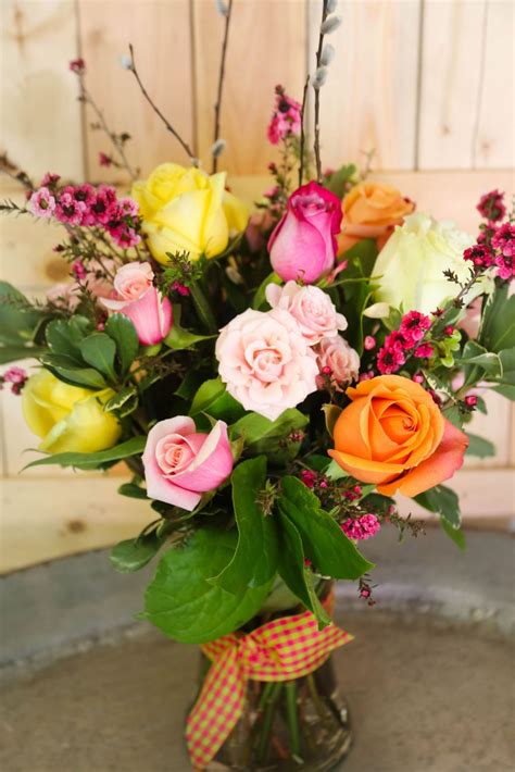 4 roses in a bouquet. Garden Rose Bouquet | Spring | Halladay's Flowers