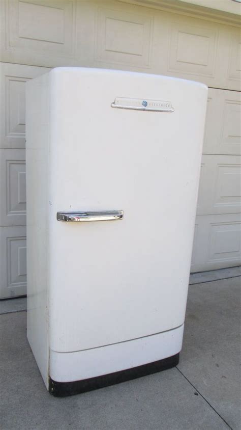 The good the ge artistry abe20eghbs packs in quite a bit of style for a reasonably priced $1,200 fridge, and backs it all up with a great temperature performance. Vintage General Electric 1950's Retro Refrigerator "1 ...