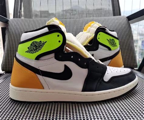 Товары jordan air jordan 1. Closer Look at the Air Jordan 1 "Volt/University Gold"