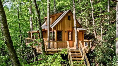 This Dreamy Tennessee Treehouse Grove Is The Perfect Socially-Distant Vacation Spot