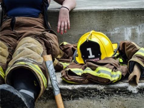 Female Firefighters More Likely To Suffer Ptsd Contemplate Suicide
