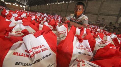 Tercatat 1.007.379 kk terdaftar sebagai penerima bst pemprov dki jakarta. Cek Sekarang! Daftar Bansos yang Cair Jelang Lebaran 2021 ...
